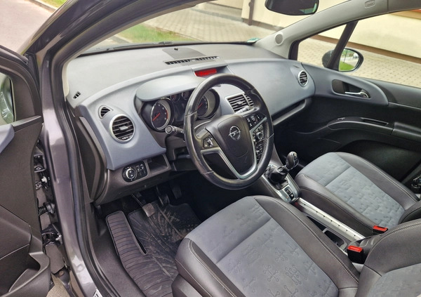 Opel Meriva cena 25500 przebieg: 162000, rok produkcji 2010 z Chocz małe 254